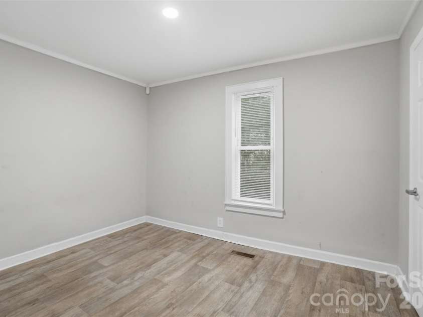 322 Willow Street, Gastonia, NC 28054.  MLS# CAR4397563, YatesRealty ID 34564. 