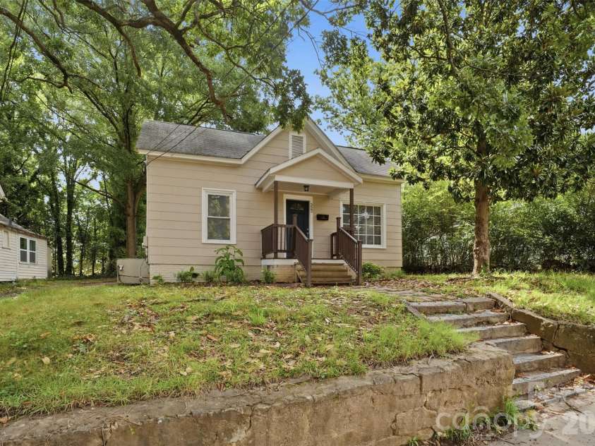 322 Willow Street, Gastonia, NC 28054.  MLS# CAR4397563, YatesRealty ID 34564. 