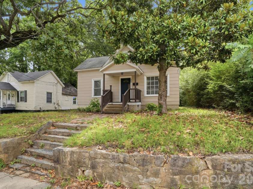322 Willow Street, Gastonia, NC 28054.  MLS# CAR4397563, YatesRealty ID 34564. 