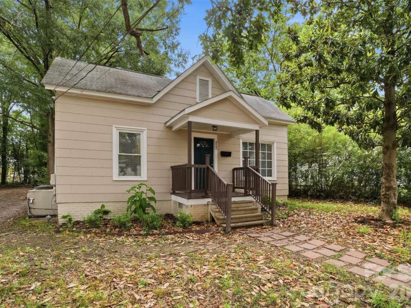 322 Willow Street, Gastonia, NC 28054.  MLS# CAR4397563, YatesRealty ID 34564. 