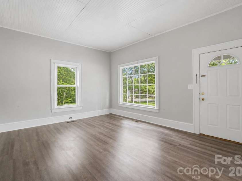 322 Willow Street, Gastonia, NC 28054.  MLS# CAR4397563, YatesRealty ID 34564. 
