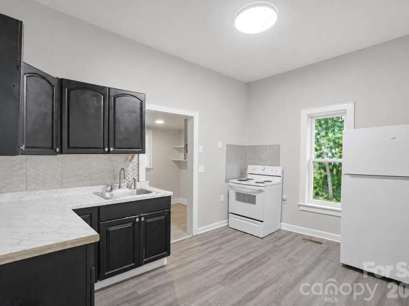 322 Willow Street, Gastonia, NC 28054.  MLS# CAR4397563, YatesRealty ID 34564. 