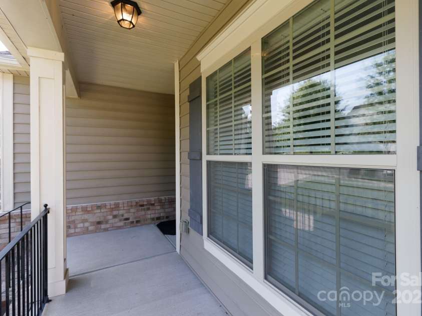 12809 Hunting Birds Lane, Charlotte, NC 28278.  MLS# CAR4292155, YatesRealty ID 34568. 
