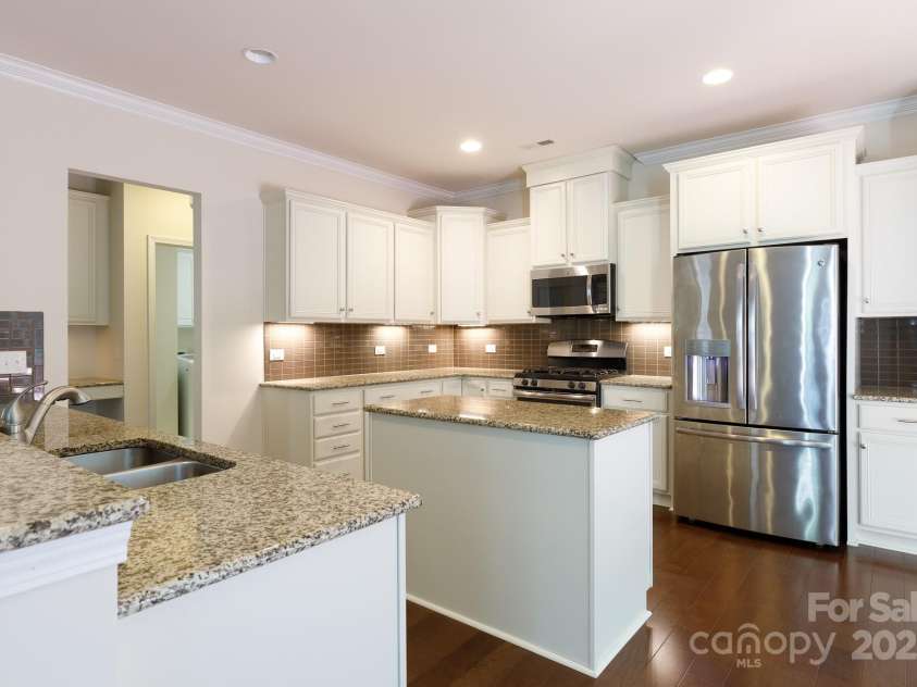 12809 Hunting Birds Lane, Charlotte, NC 28278.  MLS# CAR4292155, YatesRealty ID 34568. 