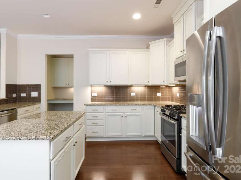 12809 Hunting Birds Lane, Charlotte, NC 28278.  MLS# CAR4292155, YatesRealty ID 34568. 