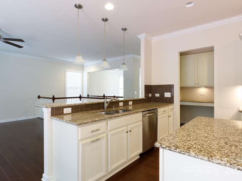 12809 Hunting Birds Lane, Charlotte, NC 28278.  MLS# CAR4292155, YatesRealty ID 34568. 