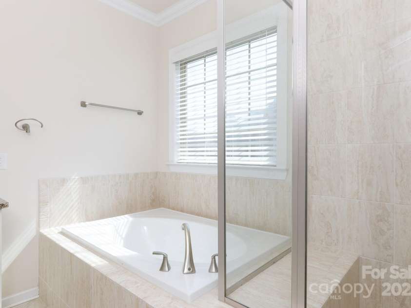 12809 Hunting Birds Lane, Charlotte, NC 28278.  MLS# CAR4292155, YatesRealty ID 34568. 