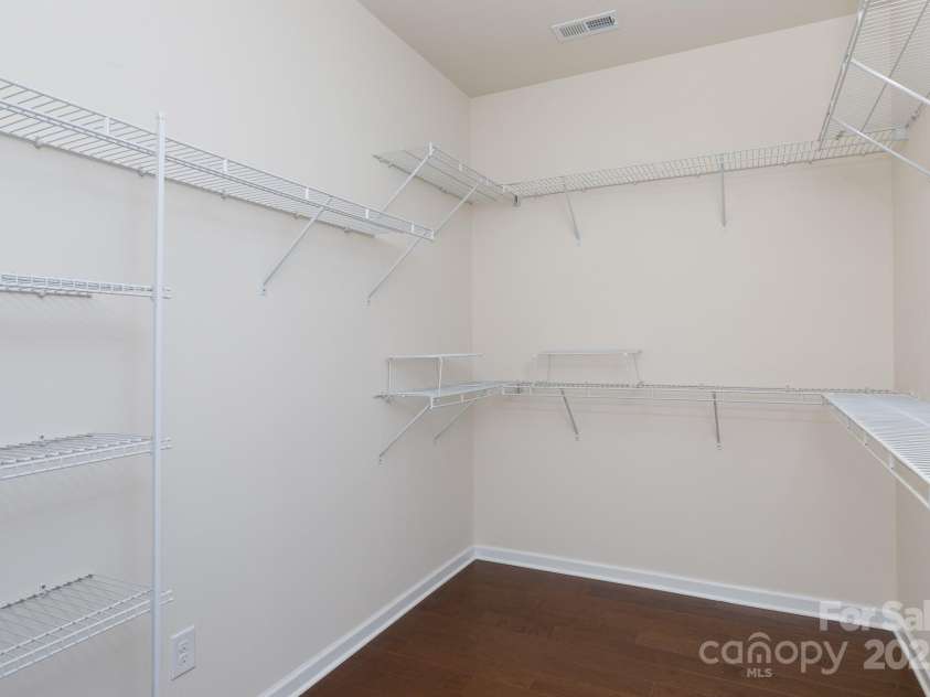 12809 Hunting Birds Lane, Charlotte, NC 28278.  MLS# CAR4292155, YatesRealty ID 34568. 