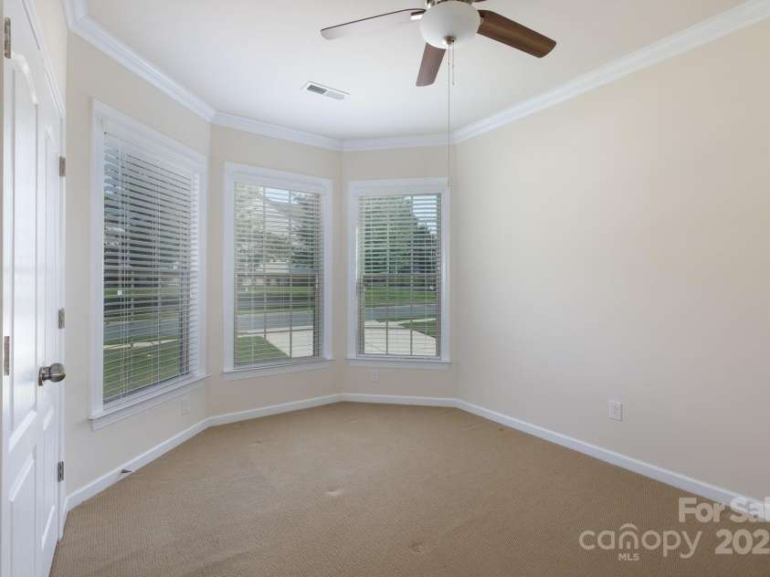 12809 Hunting Birds Lane, Charlotte, NC 28278.  MLS# CAR4292155, YatesRealty ID 34568. 
