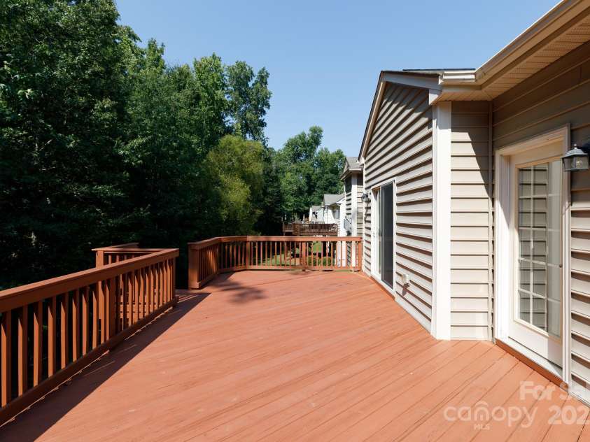 12809 Hunting Birds Lane, Charlotte, NC 28278.  MLS# CAR4292155, YatesRealty ID 34568. 