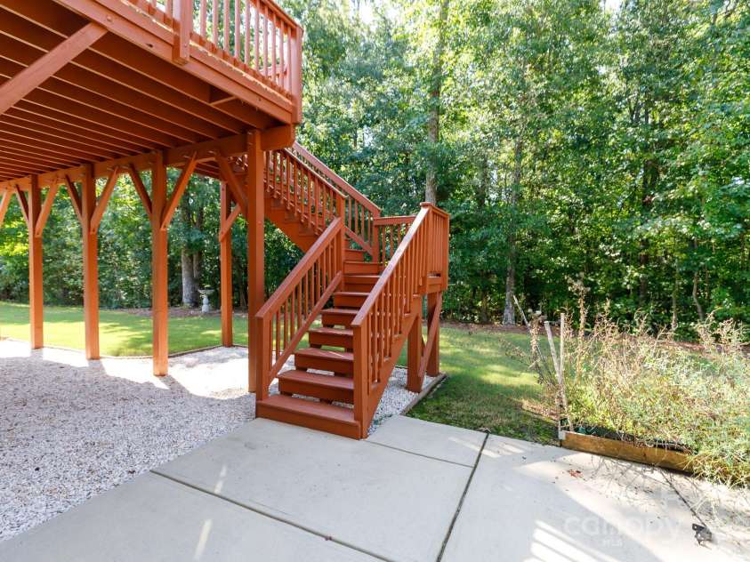 12809 Hunting Birds Lane, Charlotte, NC 28278.  MLS# CAR4292155, YatesRealty ID 34568. 