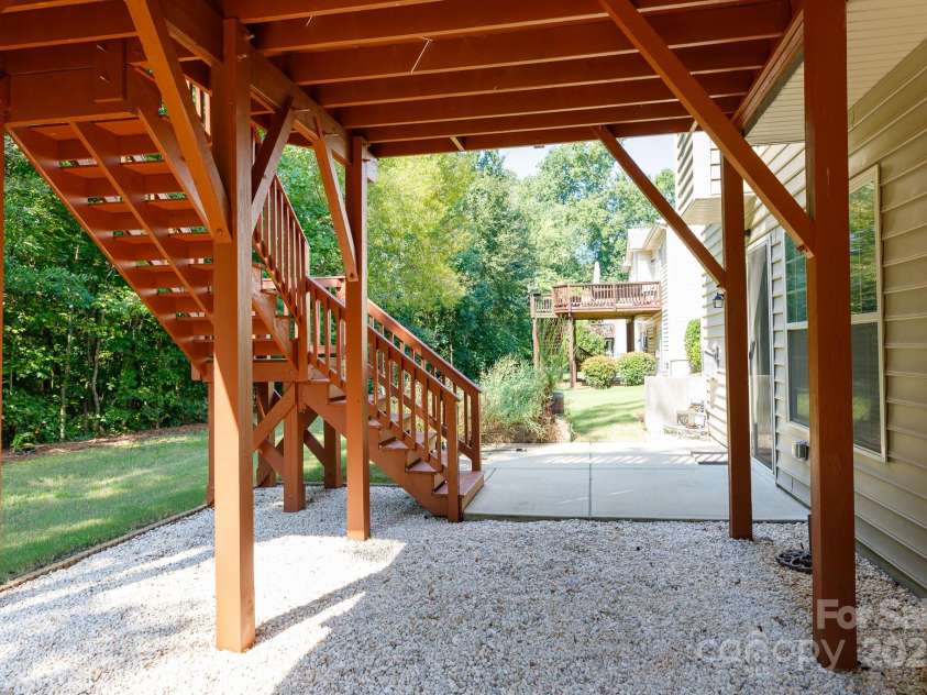 12809 Hunting Birds Lane, Charlotte, NC 28278.  MLS# CAR4292155, YatesRealty ID 34568. 
