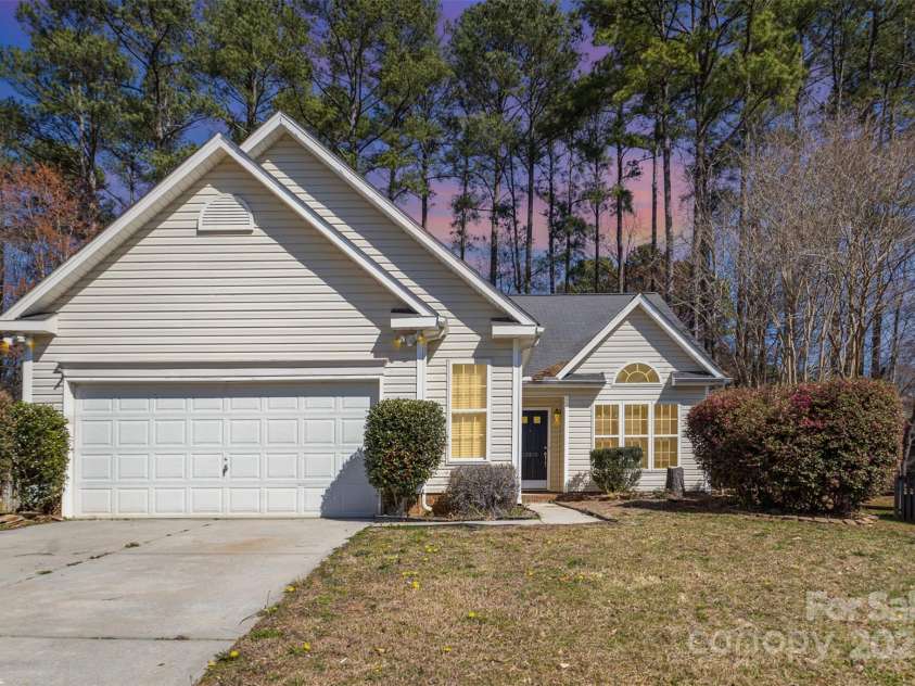 12810 English Walnut Lane, Charlotte, NC 28215.  MLS# CAR4233653, YatesRealty ID 3457. 
