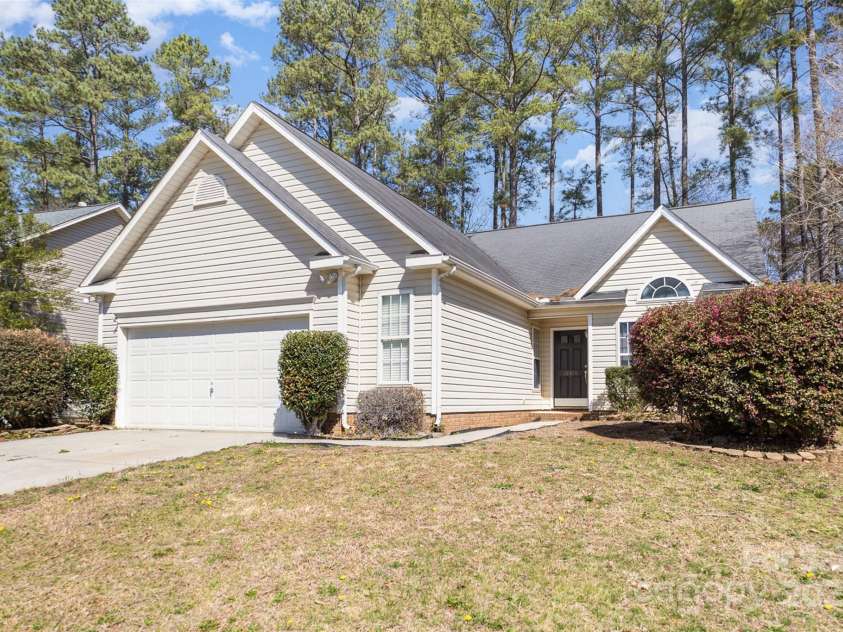 12810 English Walnut Lane, Charlotte, NC 28215.  MLS# CAR4233653, YatesRealty ID 3457. 