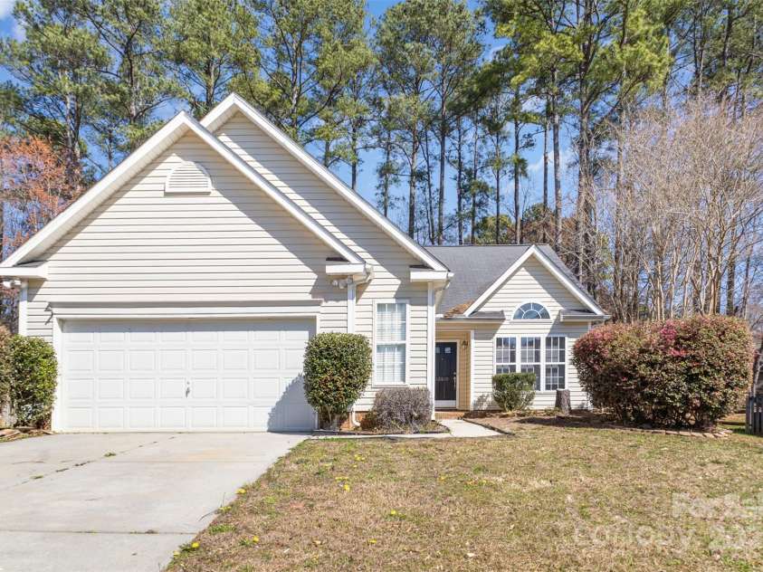 12810 English Walnut Lane, Charlotte, NC 28215.  MLS# CAR4233653, YatesRealty ID 3457. 