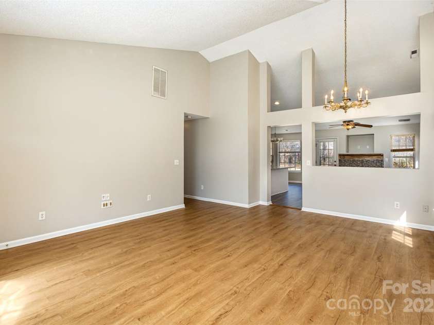 12810 English Walnut Lane, Charlotte, NC 28215.  MLS# CAR4233653, YatesRealty ID 3457. 