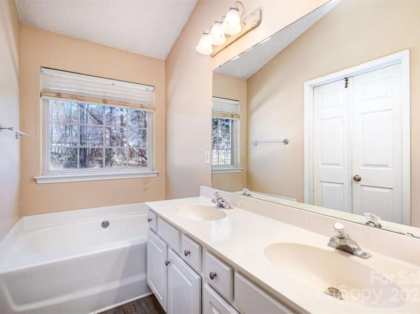 12810 English Walnut Lane, Charlotte, NC 28215.  MLS# CAR4233653, YatesRealty ID 3457. 