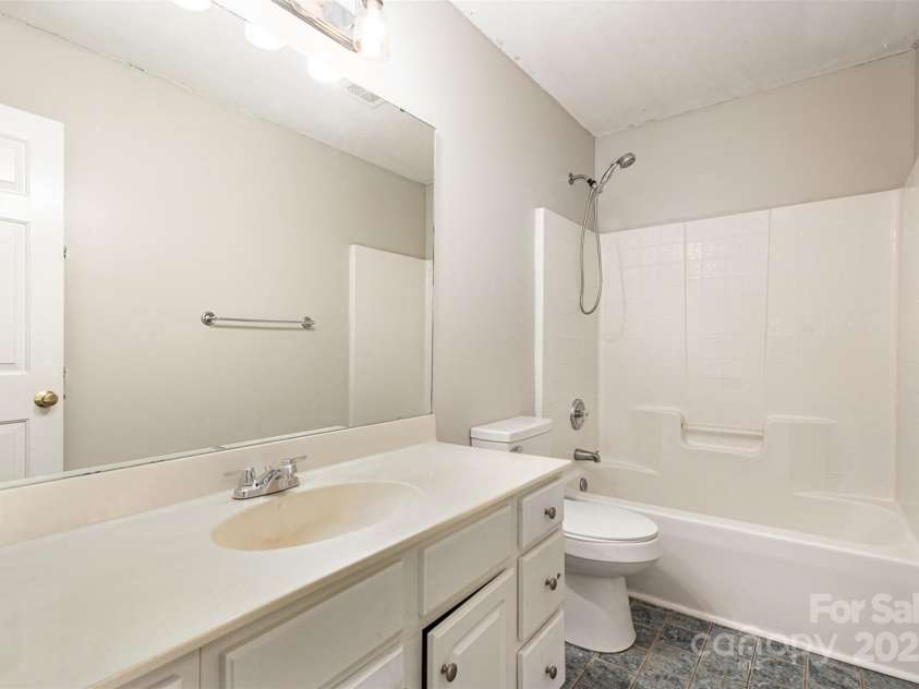 12810 English Walnut Lane, Charlotte, NC 28215.  MLS# CAR4233653, YatesRealty ID 3457. 