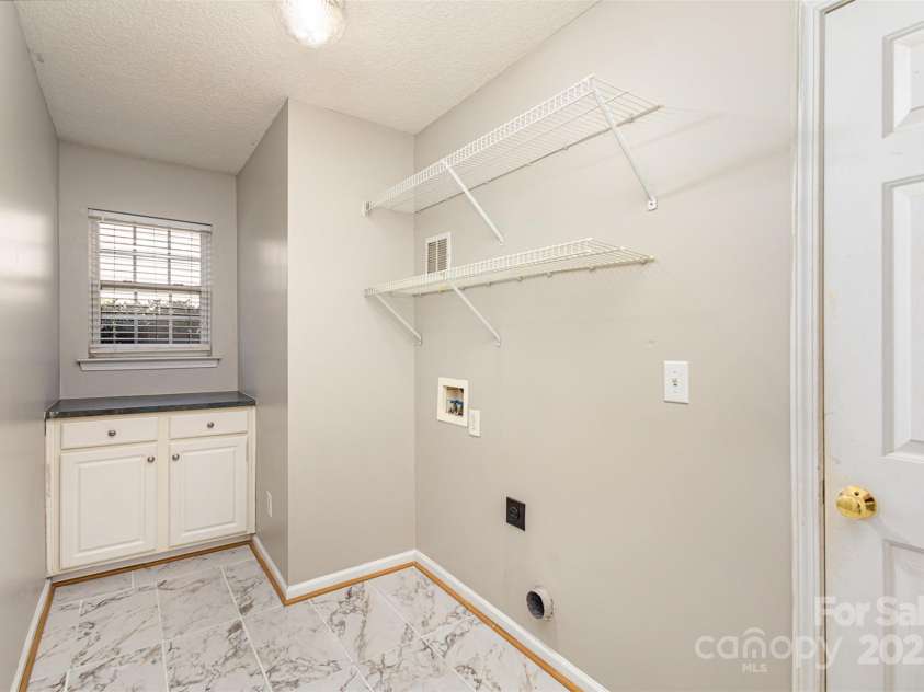 12810 English Walnut Lane, Charlotte, NC 28215.  MLS# CAR4233653, YatesRealty ID 3457. 