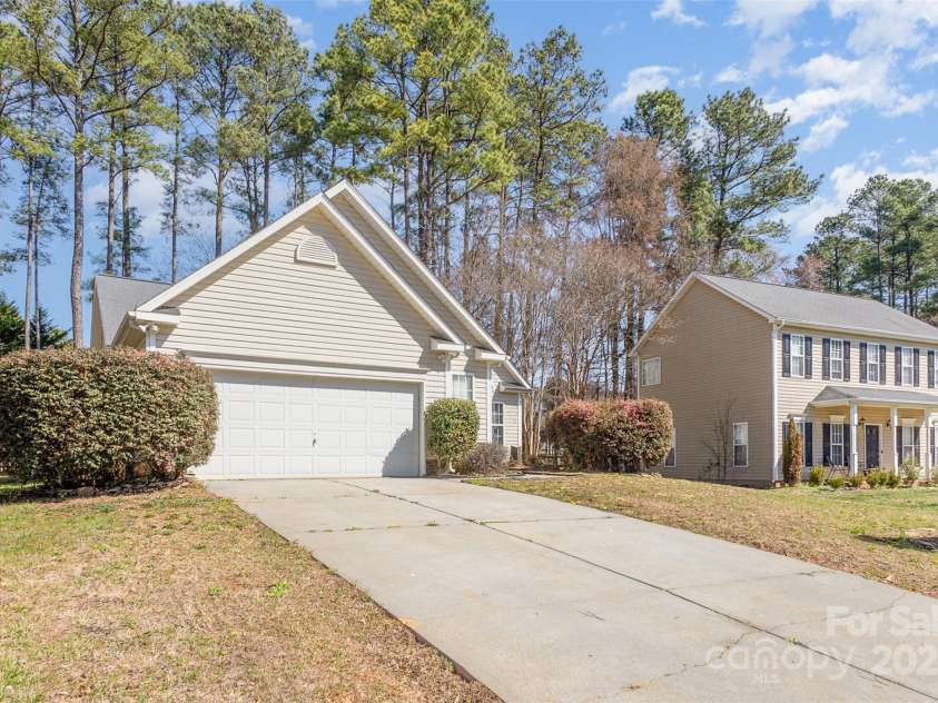 12810 English Walnut Lane, Charlotte, NC 28215.  MLS# CAR4233653, YatesRealty ID 3457. 