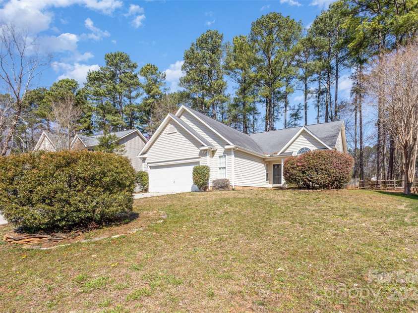 12810 English Walnut Lane, Charlotte, NC 28215.  MLS# CAR4233653, YatesRealty ID 3457. 
