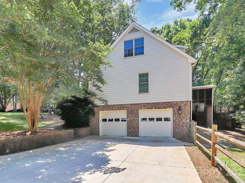 8500 Peyton Randolph Drive, Charlotte, NC 28277.  MLS# CAR4276267, YatesRealty ID 34570. 