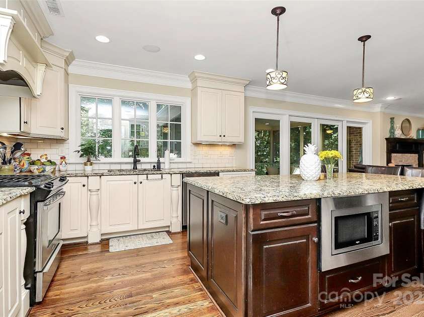 8500 Peyton Randolph Drive, Charlotte, NC 28277.  MLS# CAR4276267, YatesRealty ID 34570. 