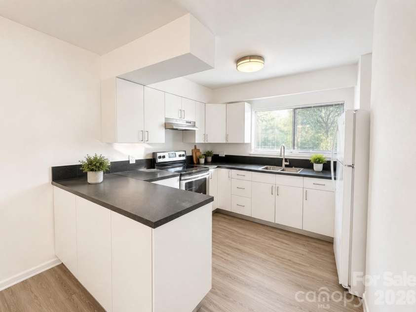 4822 Spring Lake Drive, Charlotte, NC 28212.  MLS# CAR4397298, YatesRealty ID 34571. 