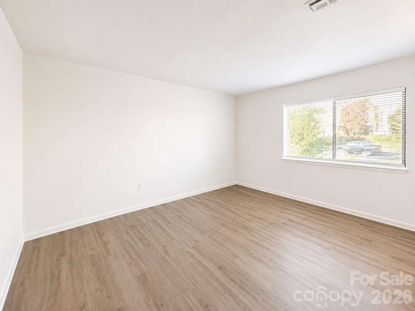 4822 Spring Lake Drive, Charlotte, NC 28212.  MLS# CAR4397298, YatesRealty ID 34571. 