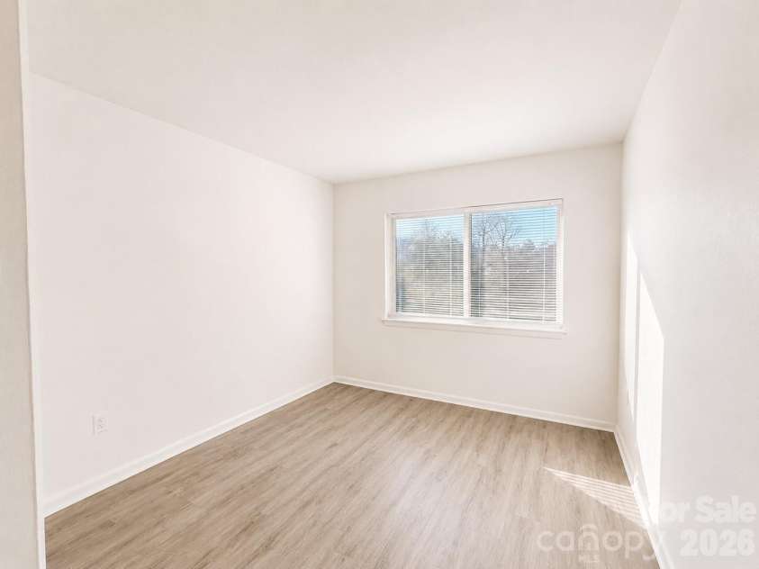 4822 Spring Lake Drive, Charlotte, NC 28212.  MLS# CAR4397298, YatesRealty ID 34571. 