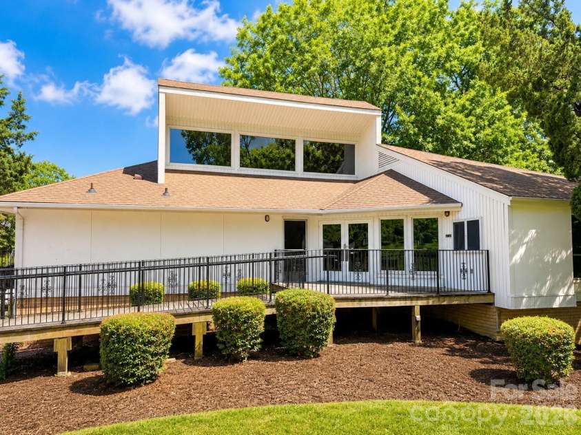 4822 Spring Lake Drive, Charlotte, NC 28212.  MLS# CAR4397298, YatesRealty ID 34571. 