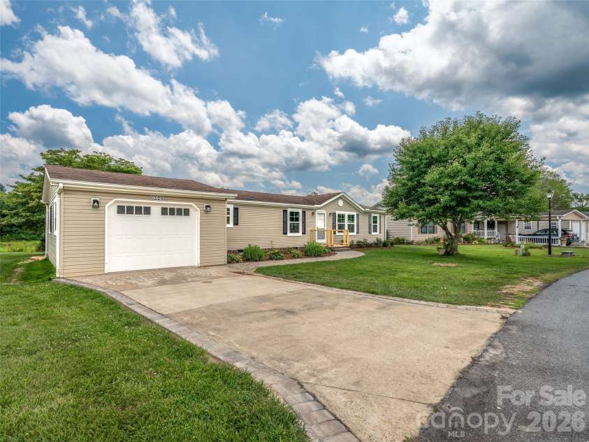 448 Riverwind Drive, Hendersonville, NC 28739.  MLS# CAR4381752, YatesRealty ID 34573. 