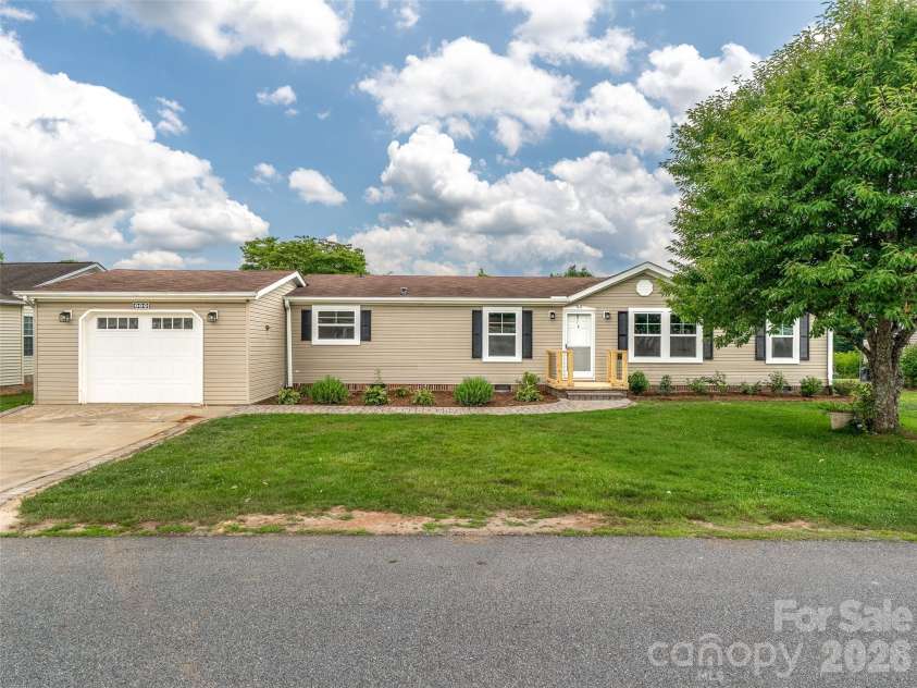 448 Riverwind Drive, Hendersonville, NC 28739.  MLS# CAR4381752, YatesRealty ID 34573. 