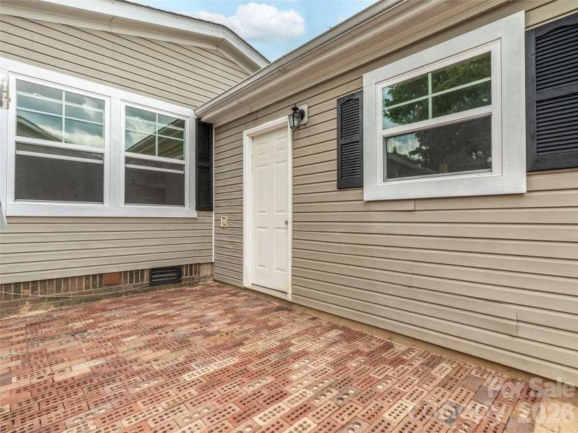 448 Riverwind Drive, Hendersonville, NC 28739.  MLS# CAR4381752, YatesRealty ID 34573. 