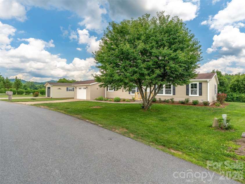 448 Riverwind Drive, Hendersonville, NC 28739.  MLS# CAR4381752, YatesRealty ID 34573. 