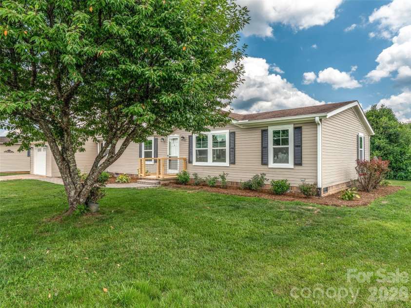 448 Riverwind Drive, Hendersonville, NC 28739.  MLS# CAR4381752, YatesRealty ID 34573. 