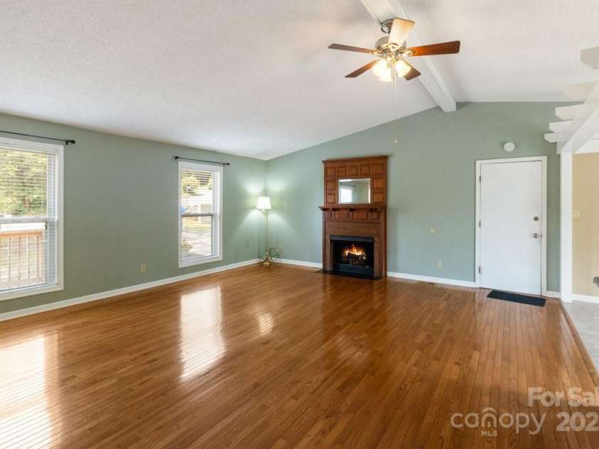 65 Knoll Ridge Drive, Asheville, NC 28804.  MLS# CAR4259761, YatesRealty ID 34573. 