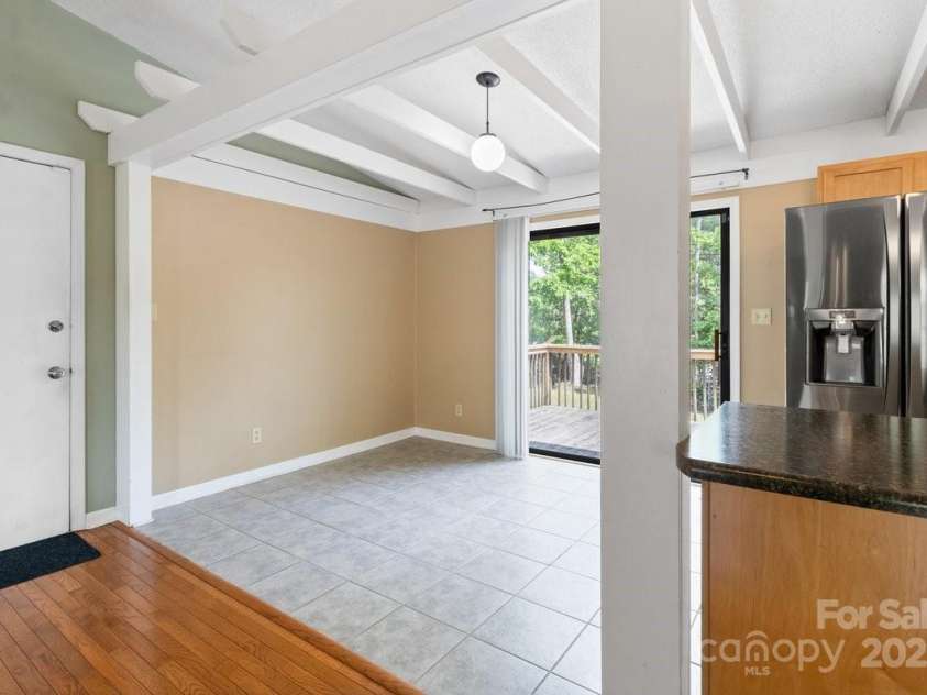 65 Knoll Ridge Drive, Asheville, NC 28804.  MLS# CAR4259761, YatesRealty ID 34573. 