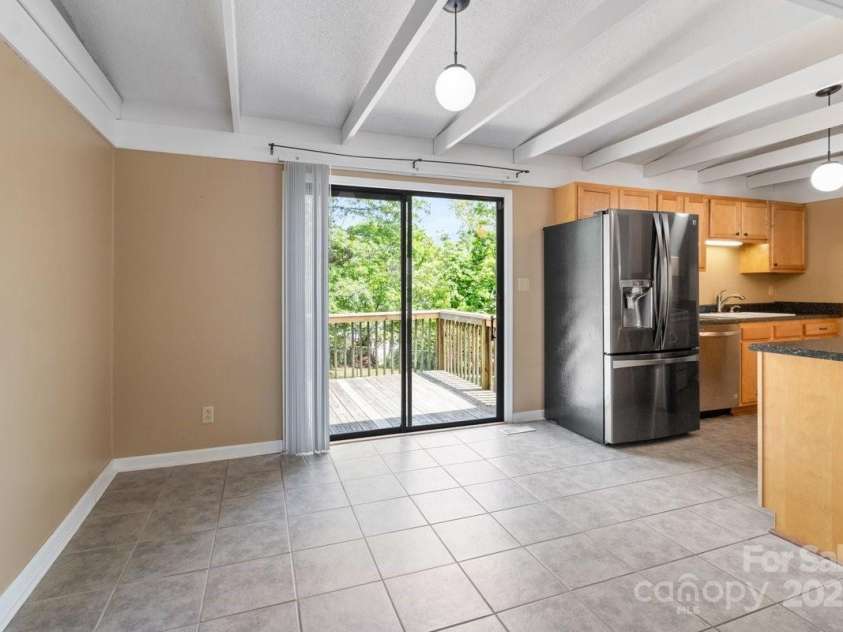 65 Knoll Ridge Drive, Asheville, NC 28804.  MLS# CAR4259761, YatesRealty ID 34573. 