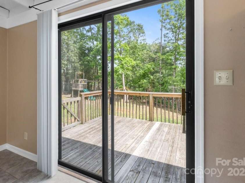65 Knoll Ridge Drive, Asheville, NC 28804.  MLS# CAR4259761, YatesRealty ID 34573. 