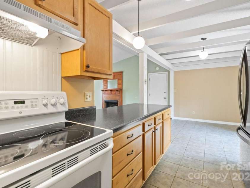 65 Knoll Ridge Drive, Asheville, NC 28804.  MLS# CAR4259761, YatesRealty ID 34573. 