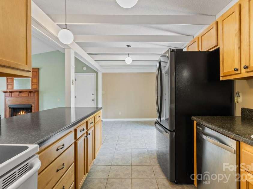 65 Knoll Ridge Drive, Asheville, NC 28804.  MLS# CAR4259761, YatesRealty ID 34573. 