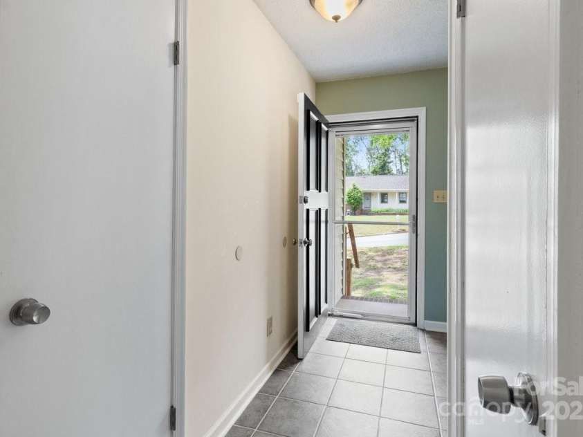 65 Knoll Ridge Drive, Asheville, NC 28804.  MLS# CAR4259761, YatesRealty ID 34573. 