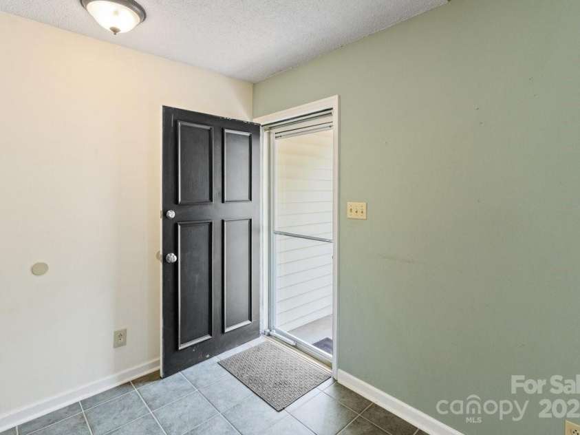 65 Knoll Ridge Drive, Asheville, NC 28804.  MLS# CAR4259761, YatesRealty ID 34573. 