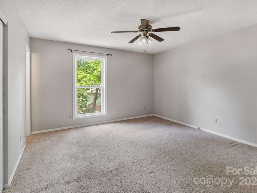65 Knoll Ridge Drive, Asheville, NC 28804.  MLS# CAR4259761, YatesRealty ID 34573. 