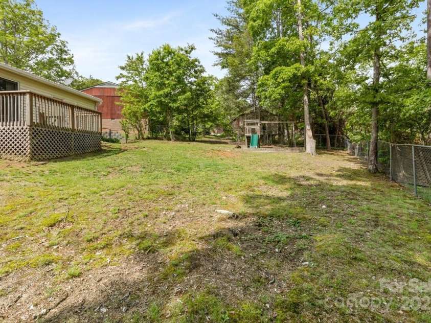 65 Knoll Ridge Drive, Asheville, NC 28804.  MLS# CAR4259761, YatesRealty ID 34573. 