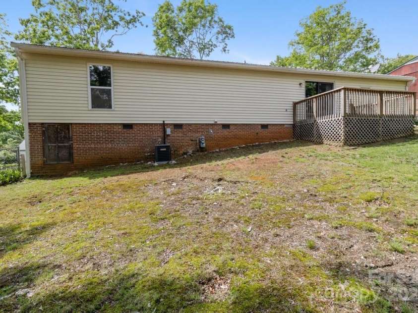 65 Knoll Ridge Drive, Asheville, NC 28804.  MLS# CAR4259761, YatesRealty ID 34573. 