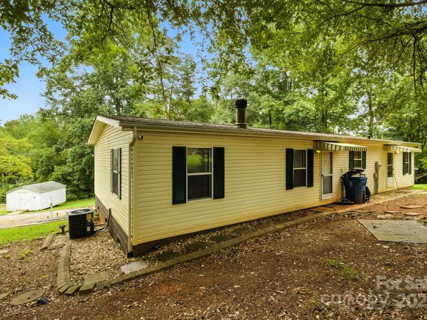6337 Fairlane Street, Hickory, NC 28602.  MLS# CAR4287746, YatesRealty ID 34574. Backyard