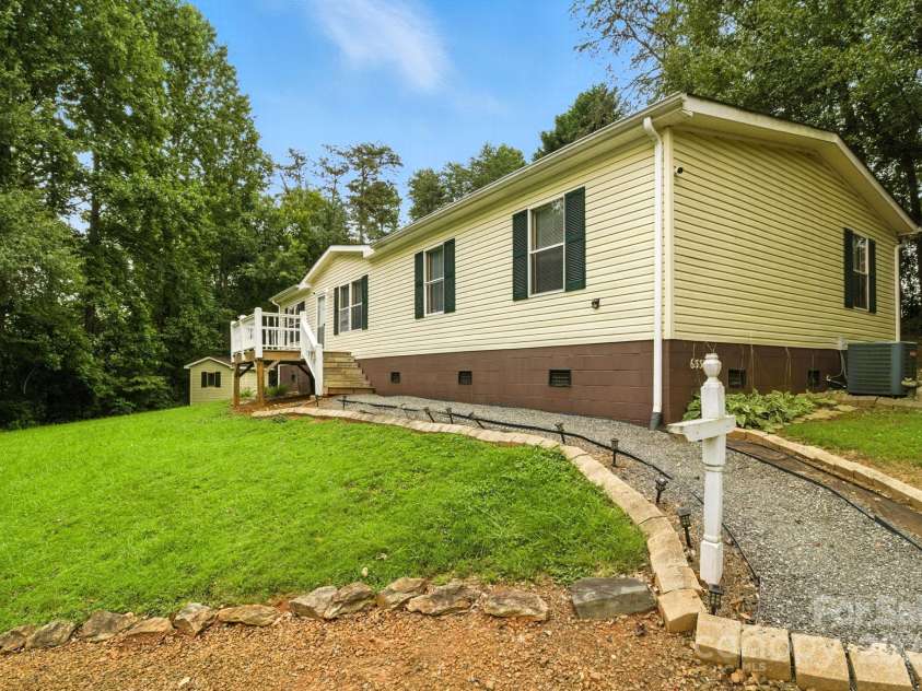 6337 Fairlane Street, Hickory, NC 28602.  MLS# CAR4287746, YatesRealty ID 34574. Driveway / Walkway