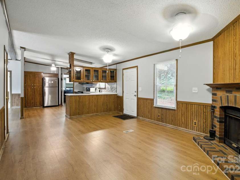 6337 Fairlane Street, Hickory, NC 28602.  MLS# CAR4287746, YatesRealty ID 34574. Family / Dining